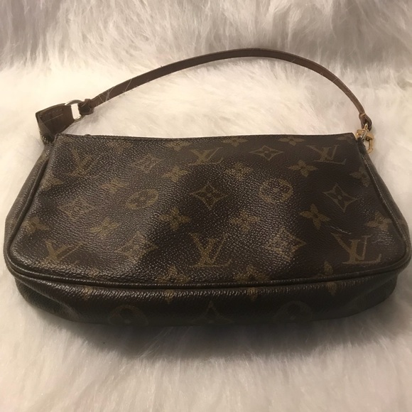 Louis Vuitton Monogram Ponchette - Picture 4 of 8